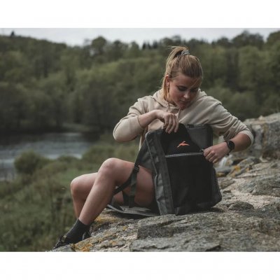 Stolen ger en bra sittplats på hårda eller ojämna underlag.