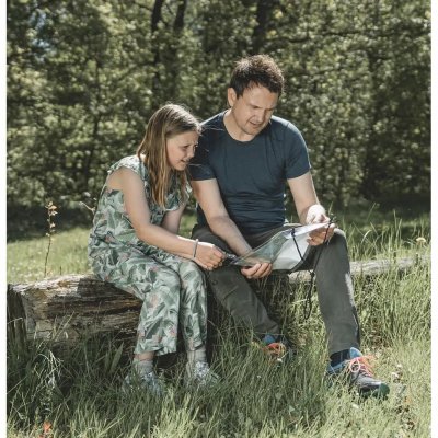 Vattentät korthållare som skyddar kartan.