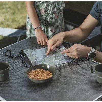 Easy Camp Korthållare har en visningsyta på 25 x 25 cm.