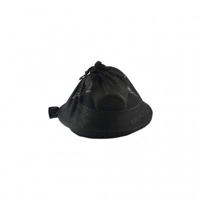 Leveras i en nätpåse för smidig förvaring.