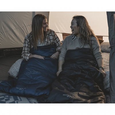 Kom på plats snabbt med ett sovsäckstäcke från Easy Camp.