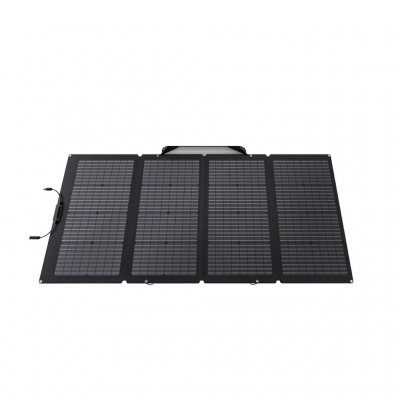 Solpanelen får en bra vinkel mot solen tack vare det inbyggda stället.