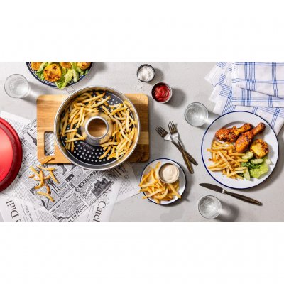 Perforerat ugnsgaller – perfekt för krispiga pommes frites och jämn tillagning av grönsaker i Omnia ugnen.