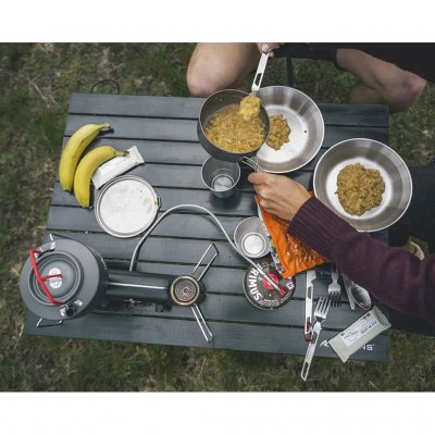 Table with low weight – frame and slatted tabletop in durable aluminium