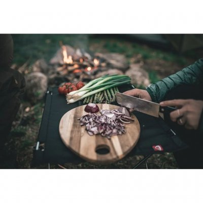 Litet bord som passar utmärkt i det lilla tältet, på dagsturen, till stranden eller på picknicken då det även går bra att sitta 