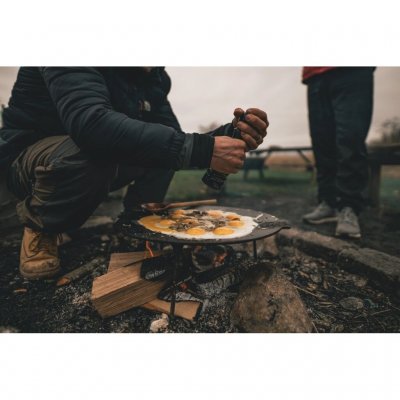 Stekhäll i gjutjärn för matlagning över öppen eld. 