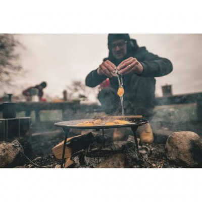 Stekhäll i gjutjärn för matlagning över öppen eld.