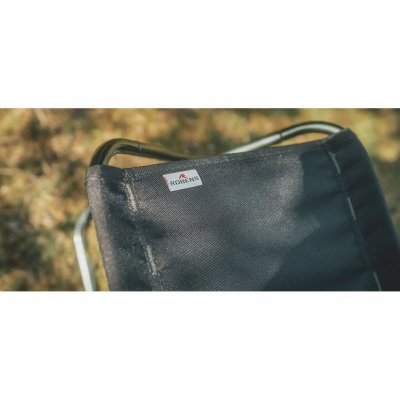 Kraftig sits i Oxford-polyester.