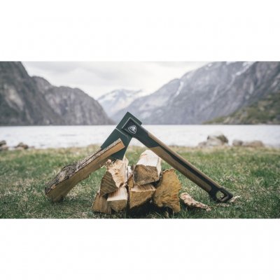 En större vildmarksyxa från Robens.