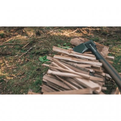 Mindre vildmarksyxa från Robens, perfekt för vandringen.