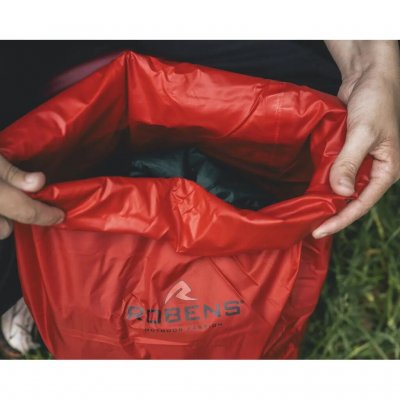 Robens Dry Bag 35L har rullstängning.