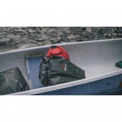 Vattentät säck som håller din utrustning torr och ren - en mångsidig förvaringslösning för alla sorters utomhusaktiviteter.