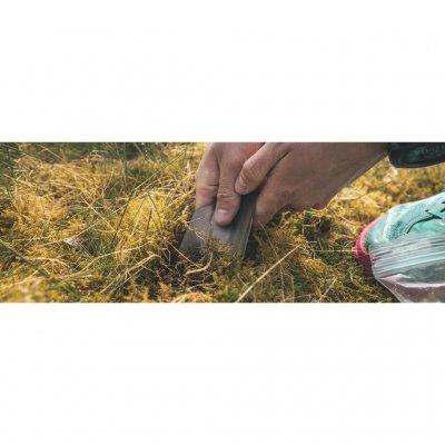 En lätt och mångsidig handspade gjord av hållbar duralumin.