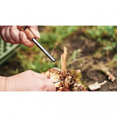 Eldstålet har ett handtag i bambu