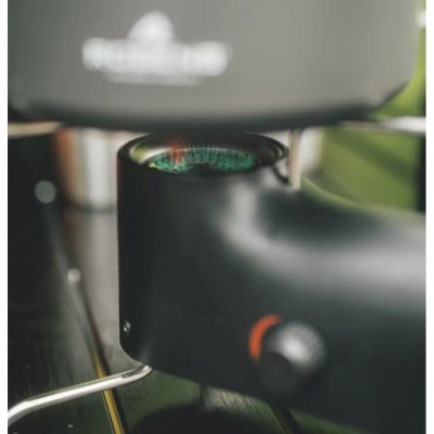 Brännarna har piezo-tändning och varsitt reglage för att kunna justeras separat.