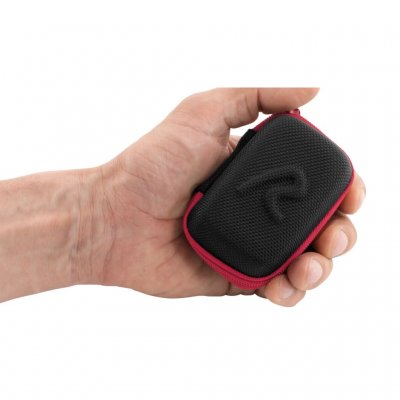 Hårt skyddsfodral medföljer