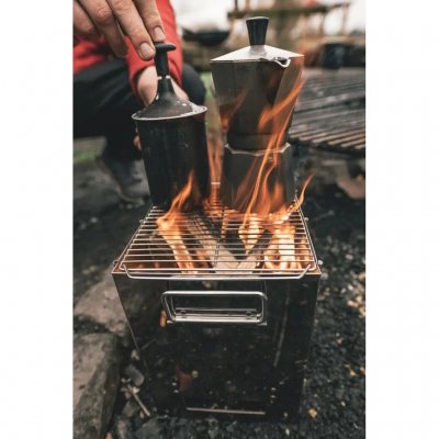Friluftskök för ved, pinnar eller annat brännbart från naturen.