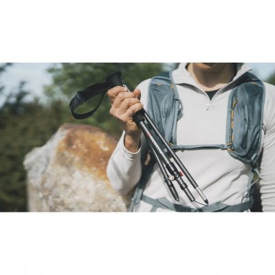 Tre sektioner ger en vandringsstav med liten packstorlek.