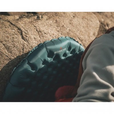 Uppblåsbart liggunderlag i ultralätt konstruktion.