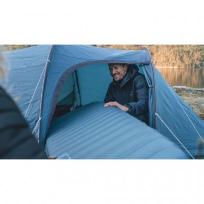 Isoleringen i liggunderlaget gör att det passar för alla årstider.