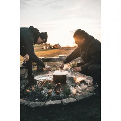 Laga mat över öppen eld med denna 6-liters gryta i rostfritt stål från Robens.