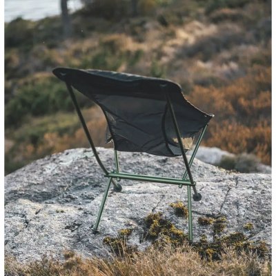 Packvänlig stol med extra bred sits, för camping och friluftsliv.