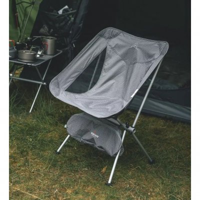 Lättviktsstol med högre sitthöjd, för camping och friluftsliv.