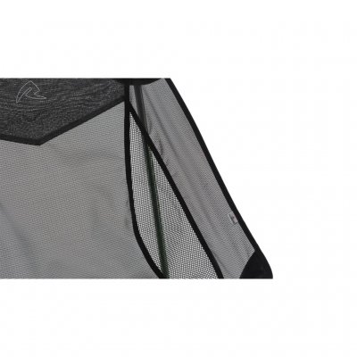 Paneler i meshtyg ger komfort och låter stolen andas.