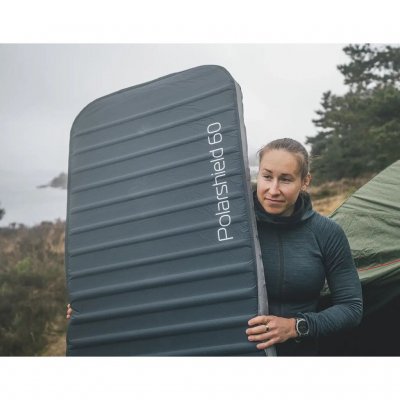 Liggunderlag från Robens som med små vertikala uttag på madrassens sidor minskar vikten och ger en jämn isolering.