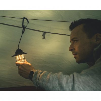 Campinglampa med uppladdningsbart batteri, dimmerfunktion och flera färglägen.