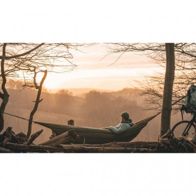 Koppla av i en hammock på turen eller på campingsemestern.