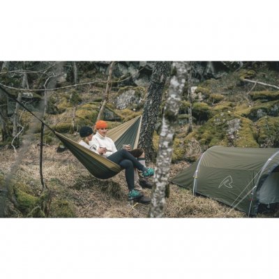 Sov skönt nära naturen med Trace Hammock XL från Robens.
