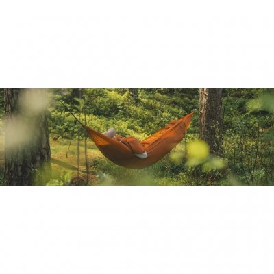 Sov skönt nära naturen med Trace Hammock från Robens.
