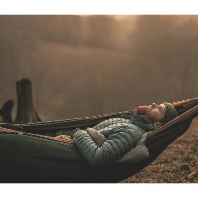 Isolera din hammock för kalla nätter med hjälp av Robens Trace Underquilt.