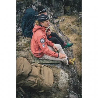 Smart variant av det klassiska liggunderlaget som är mer packvänligt och ger bättre värme.