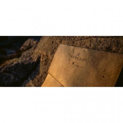 Mångsidigt klassiskt liggunderlag i skum, med extremt låg vikt och liten packstorlek.