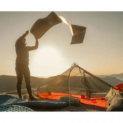 Mångsidigt klassiskt liggunderlag i skum, med extremt låg vikt och liten packstorlek.