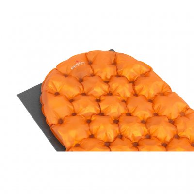 Liggunderlag i skum som kan användas tillsammans med ditt uppblåsbara liggunderlag för att ge ett extra lager av isolering mot m