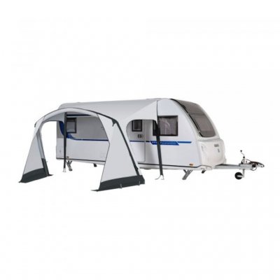 Två sidodörrar med fönster som går att rulla upp under soliga dagar