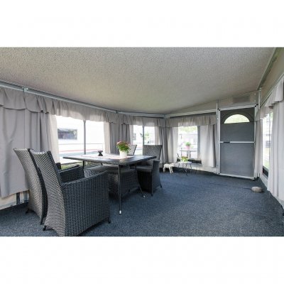 Ljus och rymlig interiör i Svenska tält Standby.