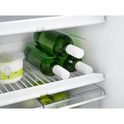 Flyttbara hyllor i kylen.