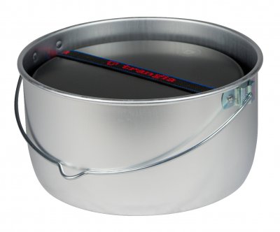 Stormköket kan förvaras i kitteln för enkel packning och transport.